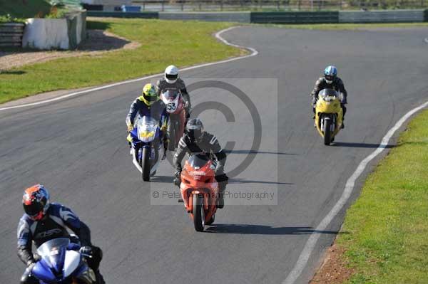 Mallory park Leicestershire;Mallory park photographs;Motorcycle action photographs;event digital images;eventdigitalimages;mallory park;no limits trackday;peter wileman photography;trackday;trackday digital images;trackday photos