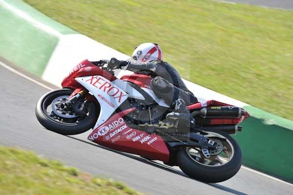 Mallory park Leicestershire;Mallory park photographs;Motorcycle action photographs;event digital images;eventdigitalimages;mallory park;no limits trackday;peter wileman photography;trackday;trackday digital images;trackday photos