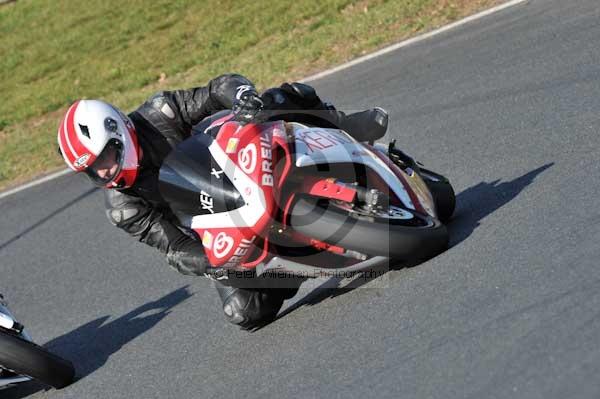 Mallory park Leicestershire;Mallory park photographs;Motorcycle action photographs;event digital images;eventdigitalimages;mallory park;no limits trackday;peter wileman photography;trackday;trackday digital images;trackday photos
