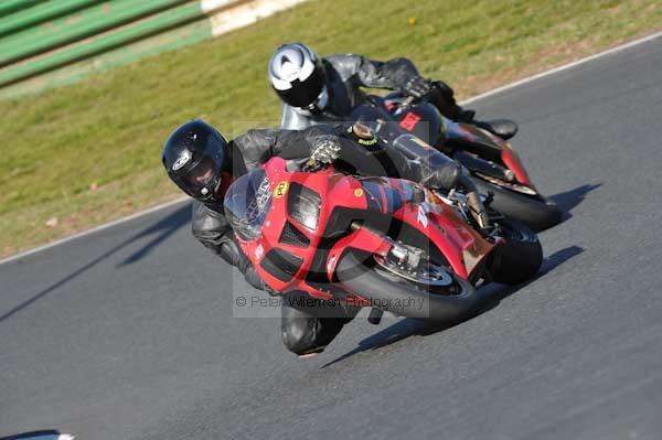 Mallory park Leicestershire;Mallory park photographs;Motorcycle action photographs;event digital images;eventdigitalimages;mallory park;no limits trackday;peter wileman photography;trackday;trackday digital images;trackday photos