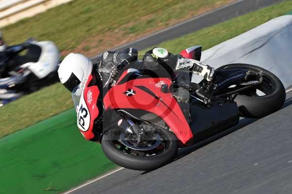 Mallory park Leicestershire;Mallory park photographs;Motorcycle action photographs;event digital images;eventdigitalimages;mallory park;no limits trackday;peter wileman photography;trackday;trackday digital images;trackday photos