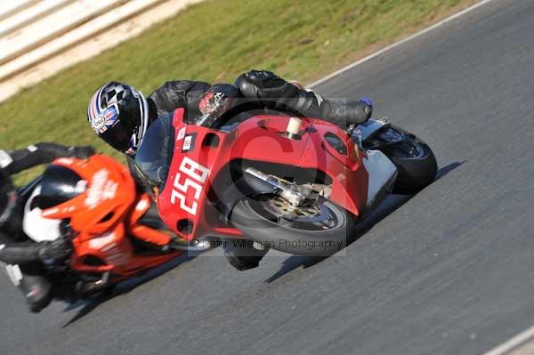Mallory park Leicestershire;Mallory park photographs;Motorcycle action photographs;event digital images;eventdigitalimages;mallory park;no limits trackday;peter wileman photography;trackday;trackday digital images;trackday photos