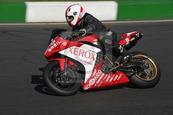 Mallory park Leicestershire;Mallory park photographs;Motorcycle action photographs;event digital images;eventdigitalimages;mallory park;no limits trackday;peter wileman photography;trackday;trackday digital images;trackday photos