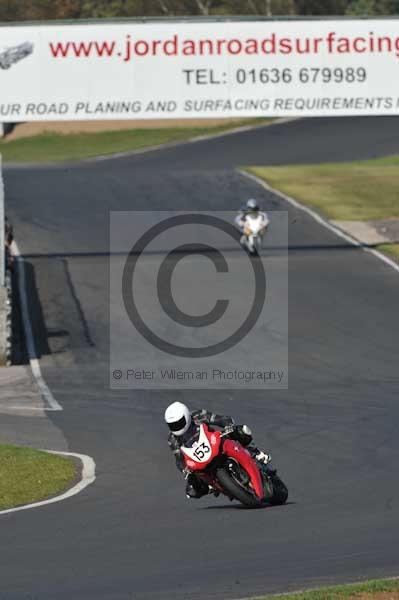 Mallory park Leicestershire;Mallory park photographs;Motorcycle action photographs;event digital images;eventdigitalimages;mallory park;no limits trackday;peter wileman photography;trackday;trackday digital images;trackday photos