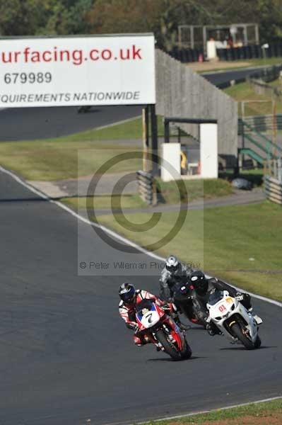 Mallory park Leicestershire;Mallory park photographs;Motorcycle action photographs;event digital images;eventdigitalimages;mallory park;no limits trackday;peter wileman photography;trackday;trackday digital images;trackday photos