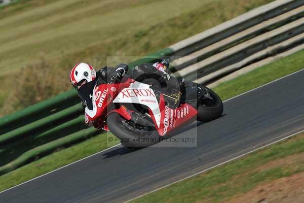 Mallory park Leicestershire;Mallory park photographs;Motorcycle action photographs;event digital images;eventdigitalimages;mallory park;no limits trackday;peter wileman photography;trackday;trackday digital images;trackday photos