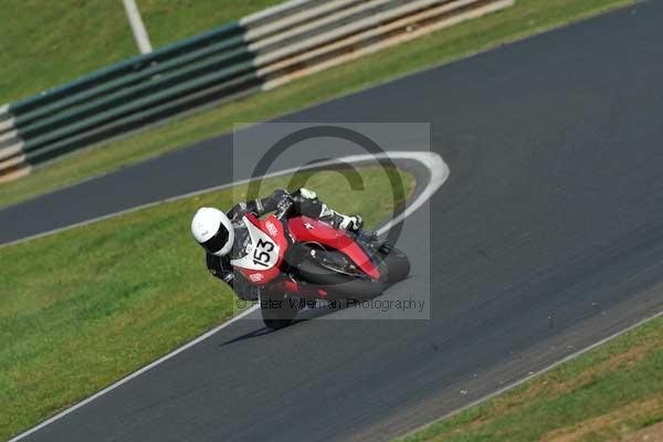 Mallory park Leicestershire;Mallory park photographs;Motorcycle action photographs;event digital images;eventdigitalimages;mallory park;no limits trackday;peter wileman photography;trackday;trackday digital images;trackday photos