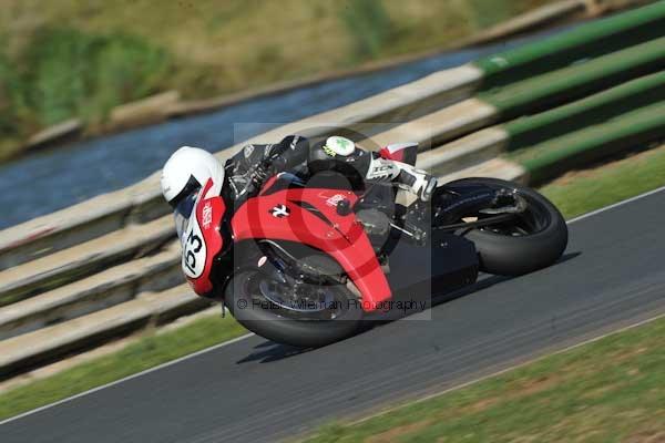 Mallory park Leicestershire;Mallory park photographs;Motorcycle action photographs;event digital images;eventdigitalimages;mallory park;no limits trackday;peter wileman photography;trackday;trackday digital images;trackday photos