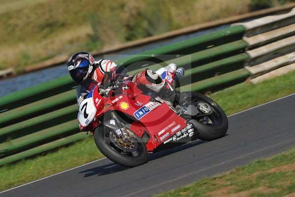 Mallory park Leicestershire;Mallory park photographs;Motorcycle action photographs;event digital images;eventdigitalimages;mallory park;no limits trackday;peter wileman photography;trackday;trackday digital images;trackday photos