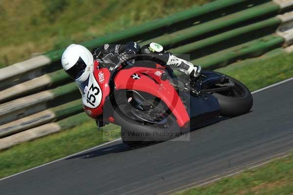 Mallory park Leicestershire;Mallory park photographs;Motorcycle action photographs;event digital images;eventdigitalimages;mallory park;no limits trackday;peter wileman photography;trackday;trackday digital images;trackday photos