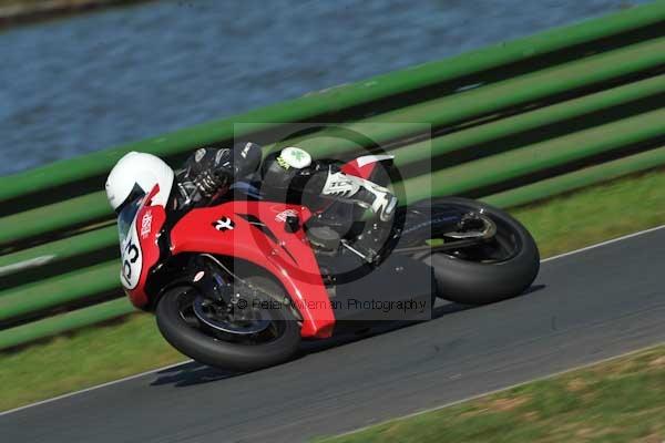 Mallory park Leicestershire;Mallory park photographs;Motorcycle action photographs;event digital images;eventdigitalimages;mallory park;no limits trackday;peter wileman photography;trackday;trackday digital images;trackday photos