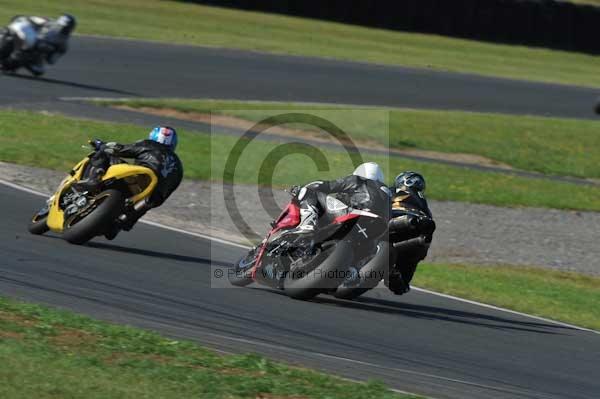 Mallory park Leicestershire;Mallory park photographs;Motorcycle action photographs;event digital images;eventdigitalimages;mallory park;no limits trackday;peter wileman photography;trackday;trackday digital images;trackday photos