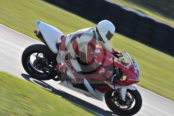 Mallory park Leicestershire;Mallory park photographs;Motorcycle action photographs;event digital images;eventdigitalimages;mallory park;no limits trackday;peter wileman photography;trackday;trackday digital images;trackday photos