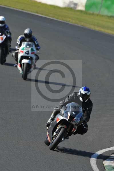 Mallory park Leicestershire;Mallory park photographs;Motorcycle action photographs;event digital images;eventdigitalimages;mallory park;no limits trackday;peter wileman photography;trackday;trackday digital images;trackday photos