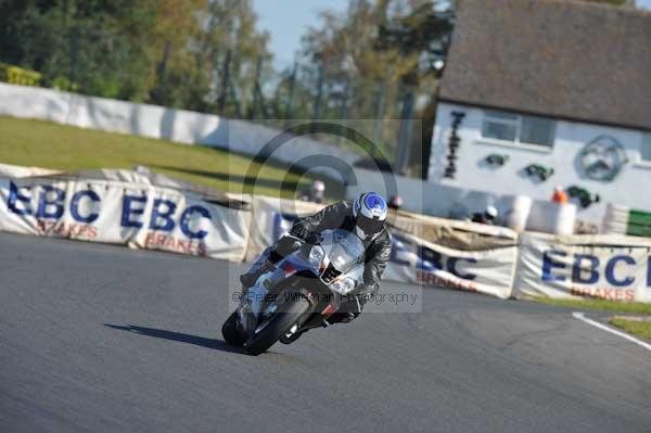 Mallory park Leicestershire;Mallory park photographs;Motorcycle action photographs;event digital images;eventdigitalimages;mallory park;no limits trackday;peter wileman photography;trackday;trackday digital images;trackday photos