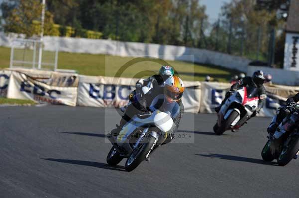 Mallory park Leicestershire;Mallory park photographs;Motorcycle action photographs;event digital images;eventdigitalimages;mallory park;no limits trackday;peter wileman photography;trackday;trackday digital images;trackday photos