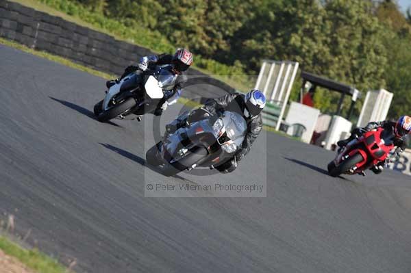 Mallory park Leicestershire;Mallory park photographs;Motorcycle action photographs;event digital images;eventdigitalimages;mallory park;no limits trackday;peter wileman photography;trackday;trackday digital images;trackday photos