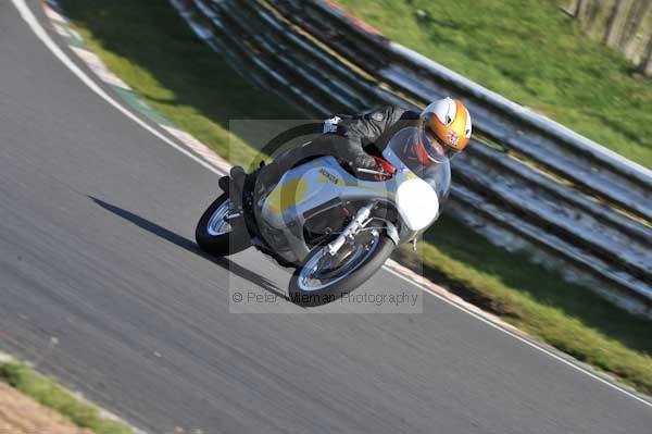 Mallory park Leicestershire;Mallory park photographs;Motorcycle action photographs;event digital images;eventdigitalimages;mallory park;no limits trackday;peter wileman photography;trackday;trackday digital images;trackday photos