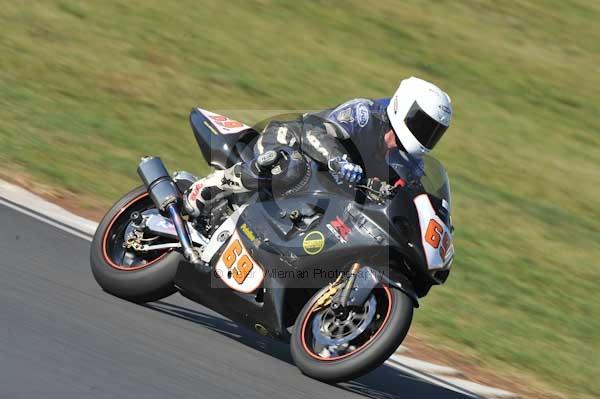 Mallory park Leicestershire;Mallory park photographs;Motorcycle action photographs;event digital images;eventdigitalimages;mallory park;no limits trackday;peter wileman photography;trackday;trackday digital images;trackday photos
