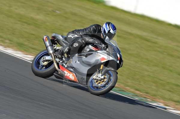 Mallory park Leicestershire;Mallory park photographs;Motorcycle action photographs;event digital images;eventdigitalimages;mallory park;no limits trackday;peter wileman photography;trackday;trackday digital images;trackday photos