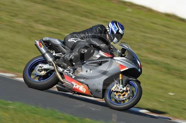 Mallory park Leicestershire;Mallory park photographs;Motorcycle action photographs;event digital images;eventdigitalimages;mallory park;no limits trackday;peter wileman photography;trackday;trackday digital images;trackday photos