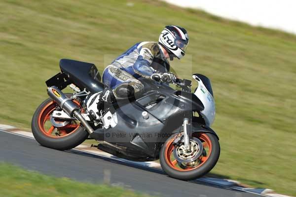 Mallory park Leicestershire;Mallory park photographs;Motorcycle action photographs;event digital images;eventdigitalimages;mallory park;no limits trackday;peter wileman photography;trackday;trackday digital images;trackday photos
