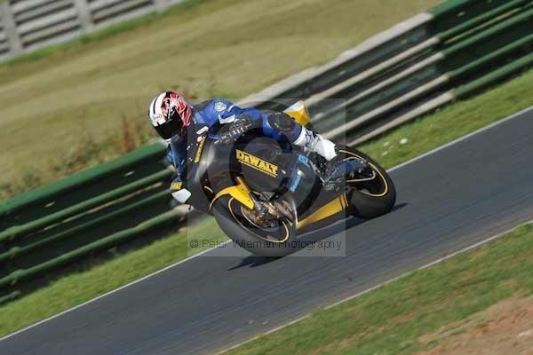Mallory park Leicestershire;Mallory park photographs;Motorcycle action photographs;event digital images;eventdigitalimages;mallory park;no limits trackday;peter wileman photography;trackday;trackday digital images;trackday photos