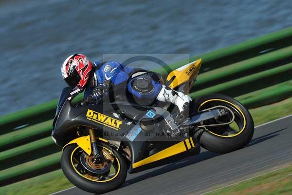 Mallory park Leicestershire;Mallory park photographs;Motorcycle action photographs;event digital images;eventdigitalimages;mallory park;no limits trackday;peter wileman photography;trackday;trackday digital images;trackday photos