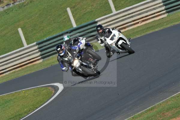 Mallory park Leicestershire;Mallory park photographs;Motorcycle action photographs;event digital images;eventdigitalimages;mallory park;no limits trackday;peter wileman photography;trackday;trackday digital images;trackday photos