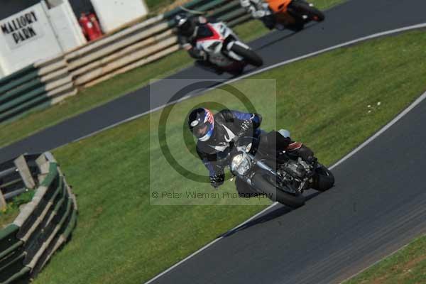 Mallory park Leicestershire;Mallory park photographs;Motorcycle action photographs;event digital images;eventdigitalimages;mallory park;no limits trackday;peter wileman photography;trackday;trackday digital images;trackday photos