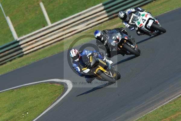 Mallory park Leicestershire;Mallory park photographs;Motorcycle action photographs;event digital images;eventdigitalimages;mallory park;no limits trackday;peter wileman photography;trackday;trackday digital images;trackday photos