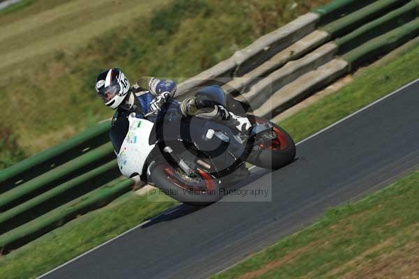 Mallory park Leicestershire;Mallory park photographs;Motorcycle action photographs;event digital images;eventdigitalimages;mallory park;no limits trackday;peter wileman photography;trackday;trackday digital images;trackday photos
