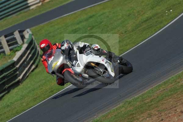 Mallory park Leicestershire;Mallory park photographs;Motorcycle action photographs;event digital images;eventdigitalimages;mallory park;no limits trackday;peter wileman photography;trackday;trackday digital images;trackday photos