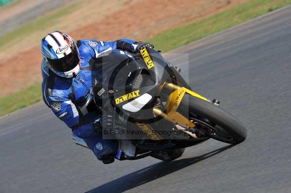 Mallory park Leicestershire;Mallory park photographs;Motorcycle action photographs;event digital images;eventdigitalimages;mallory park;no limits trackday;peter wileman photography;trackday;trackday digital images;trackday photos