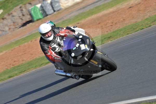 Mallory park Leicestershire;Mallory park photographs;Motorcycle action photographs;event digital images;eventdigitalimages;mallory park;no limits trackday;peter wileman photography;trackday;trackday digital images;trackday photos