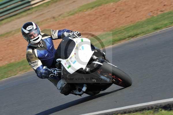 Mallory park Leicestershire;Mallory park photographs;Motorcycle action photographs;event digital images;eventdigitalimages;mallory park;no limits trackday;peter wileman photography;trackday;trackday digital images;trackday photos