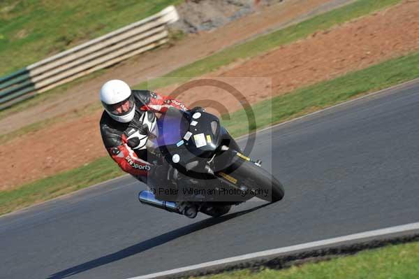 Mallory park Leicestershire;Mallory park photographs;Motorcycle action photographs;event digital images;eventdigitalimages;mallory park;no limits trackday;peter wileman photography;trackday;trackday digital images;trackday photos