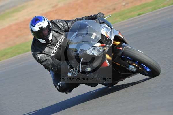 Mallory park Leicestershire;Mallory park photographs;Motorcycle action photographs;event digital images;eventdigitalimages;mallory park;no limits trackday;peter wileman photography;trackday;trackday digital images;trackday photos