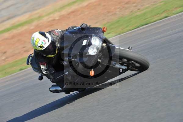 Mallory park Leicestershire;Mallory park photographs;Motorcycle action photographs;event digital images;eventdigitalimages;mallory park;no limits trackday;peter wileman photography;trackday;trackday digital images;trackday photos