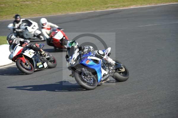 Mallory park Leicestershire;Mallory park photographs;Motorcycle action photographs;event digital images;eventdigitalimages;mallory park;no limits trackday;peter wileman photography;trackday;trackday digital images;trackday photos