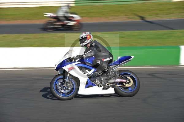 Mallory park Leicestershire;Mallory park photographs;Motorcycle action photographs;event digital images;eventdigitalimages;mallory park;no limits trackday;peter wileman photography;trackday;trackday digital images;trackday photos