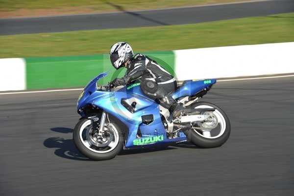 Mallory park Leicestershire;Mallory park photographs;Motorcycle action photographs;event digital images;eventdigitalimages;mallory park;no limits trackday;peter wileman photography;trackday;trackday digital images;trackday photos
