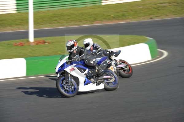 Mallory park Leicestershire;Mallory park photographs;Motorcycle action photographs;event digital images;eventdigitalimages;mallory park;no limits trackday;peter wileman photography;trackday;trackday digital images;trackday photos