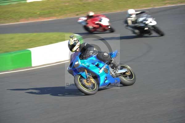 Mallory park Leicestershire;Mallory park photographs;Motorcycle action photographs;event digital images;eventdigitalimages;mallory park;no limits trackday;peter wileman photography;trackday;trackday digital images;trackday photos