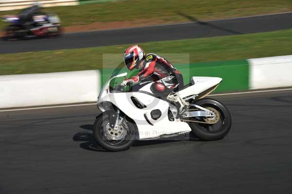 Mallory park Leicestershire;Mallory park photographs;Motorcycle action photographs;event digital images;eventdigitalimages;mallory park;no limits trackday;peter wileman photography;trackday;trackday digital images;trackday photos