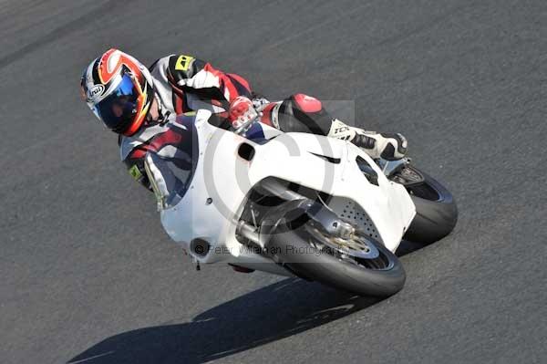 Mallory park Leicestershire;Mallory park photographs;Motorcycle action photographs;event digital images;eventdigitalimages;mallory park;no limits trackday;peter wileman photography;trackday;trackday digital images;trackday photos