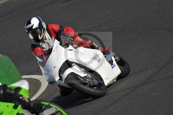 Mallory park Leicestershire;Mallory park photographs;Motorcycle action photographs;event digital images;eventdigitalimages;mallory park;no limits trackday;peter wileman photography;trackday;trackday digital images;trackday photos