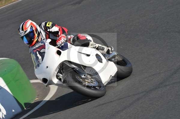 Mallory park Leicestershire;Mallory park photographs;Motorcycle action photographs;event digital images;eventdigitalimages;mallory park;no limits trackday;peter wileman photography;trackday;trackday digital images;trackday photos
