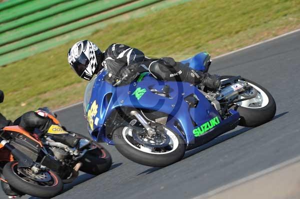 Mallory park Leicestershire;Mallory park photographs;Motorcycle action photographs;event digital images;eventdigitalimages;mallory park;no limits trackday;peter wileman photography;trackday;trackday digital images;trackday photos