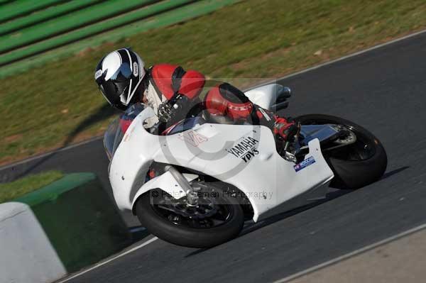 Mallory park Leicestershire;Mallory park photographs;Motorcycle action photographs;event digital images;eventdigitalimages;mallory park;no limits trackday;peter wileman photography;trackday;trackday digital images;trackday photos